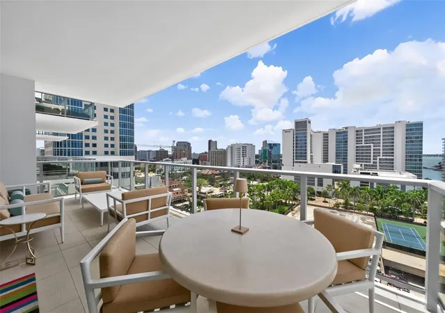 Photo 4 of Condo for sale at 301 Quay Cmns #1009, Sarasota, FL 34236 | MLS# A4700480 | Listing updated on 2026-09-11