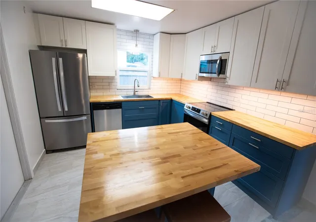 Photo 4 of Single family home for sale at 526 Dorset Cir, South Daytona, FL 32119 | MLS# FC320069 | Listing updated on 2026-09-13