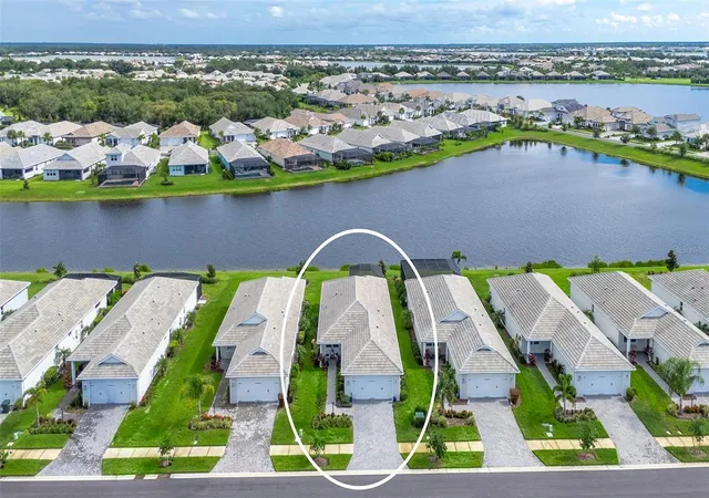 Photo 3 of Single family home for sale at 8152 Sternway Rd, Sarasota, FL 34240 | MLS# A4700508 | Listing updated on 2026-10-08