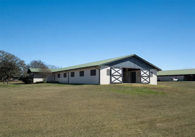 Photo 4 of House for sale at 11122 W Highway 326, Ocala, FL 34482 | MLS# OM728820 | Listing updated on 2026-09-11