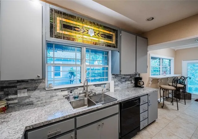 Photo 2 of Single family home for sale at 828 Osceola St, Lakeland, FL 33801 | MLS# L4963637 | Listing updated on 2026-09-30