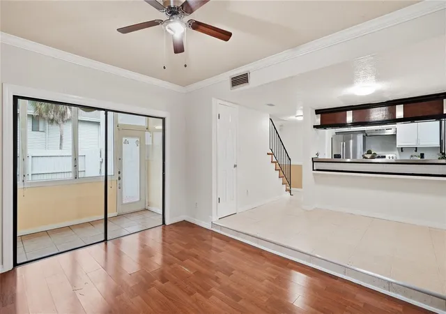 Listing Photo 3 - Condo for sale in building located at 1412 Oak Pl, APOPKA, FL 32712 - Unit #A