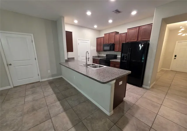 Photo 4 of Townhouse for sale at 10676 Lake Montauk Dr, Riverview, FL 33578 | MLS# TB8531171 | Listing updated on 2026-10-06