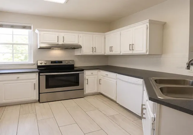 Listing Photo 5 - Condo for sale in building located at 3213 Greenwich Vlg Blvd, Orlando, FL 32835 - Unit #102