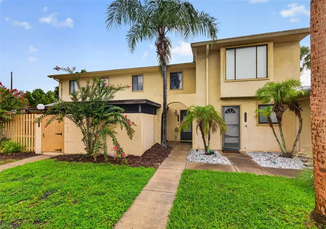 Townhouse for sale at 9005 Pebble Crk Dr, TAMPA, FL 33647 | MLS# TB8531351