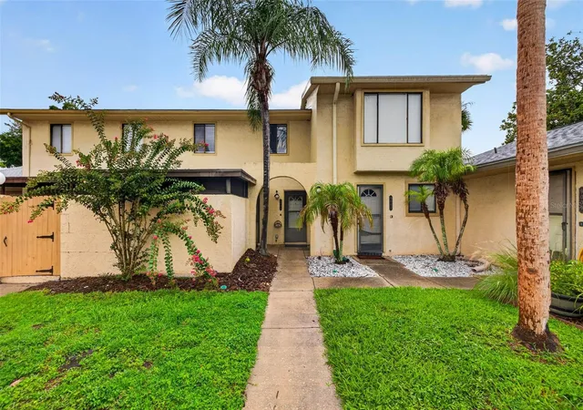Photo 2 of Townhouse for sale at 9005 Pebble Crk Dr, Tampa, FL 33647 | MLS# TB8531351 | Listing updated on 2026-09-11