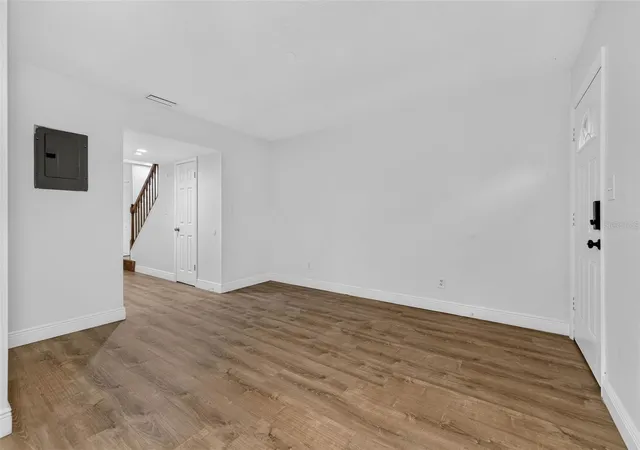 Photo 3 of Townhouse for sale at 9005 Pebble Crk Dr, Tampa, FL 33647 | MLS# TB8531351 | Listing updated on 2026-09-11