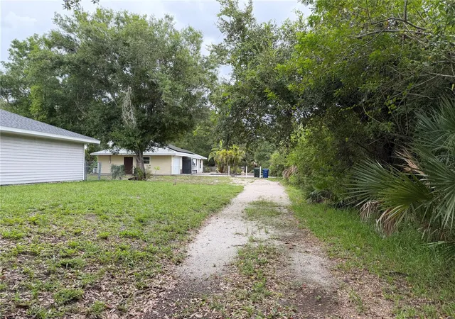 Photo 4 of Sale Pending at 2249 Woodmere Rd, Venice, FL 34293 | MLS# N6145100 | Listing updated on 2026-09-11