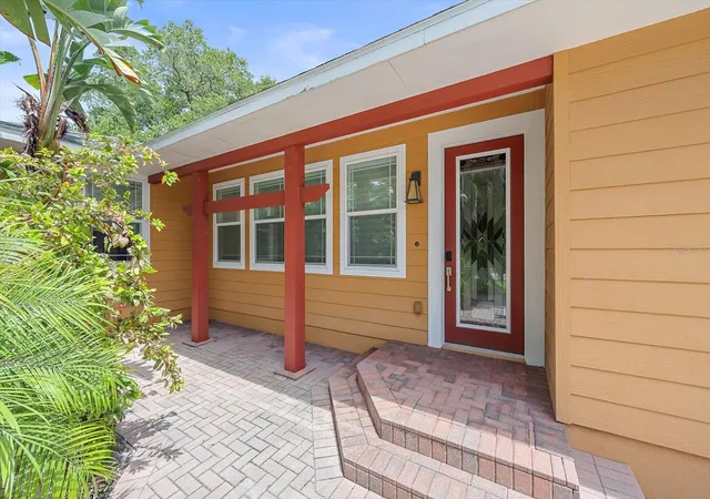 Photo 1 of Single family home for sale at 2395 Hyde Park St, Sarasota, FL 34239 | MLS# A4700669 | Listing updated on 2026-09-26