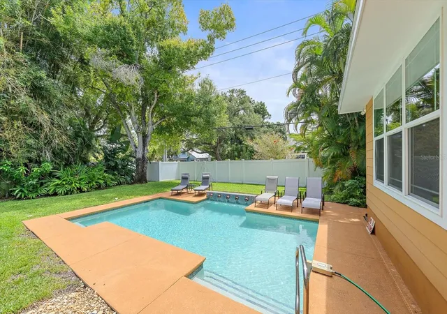 Photo 2 of Single family home for sale at 2395 Hyde Park St, Sarasota, FL 34239 | MLS# A4700669 | Listing updated on 2026-09-26