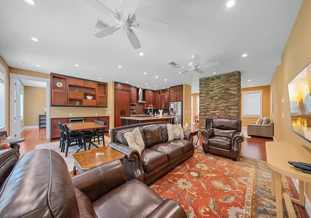 Photo 4 of Single family home for sale at 2395 Hyde Park St, Sarasota, FL 34239 | MLS# A4700669 | Listing updated on 2026-09-26