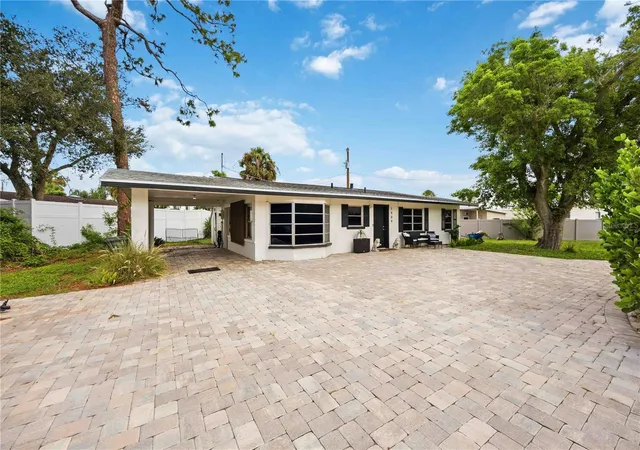 Photo 2 of Single family home for sale at 1909 Buccaneer Dr, Sarasota, FL 34231 | MLS# A4700673 | Listing updated on 2026-09-10