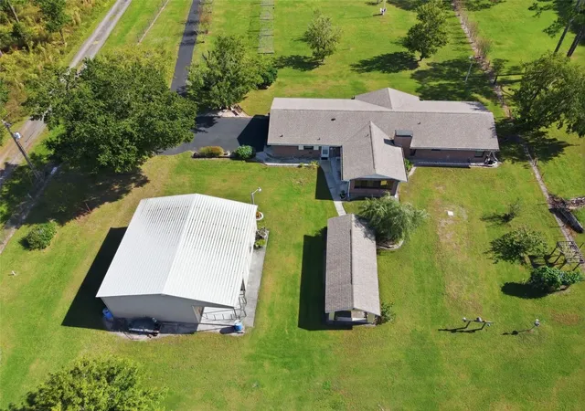 Photo 4 of Single family home for sale at 9240 Moore Rd, Lakeland, FL 33809 | MLS# L4963674 | Listing updated on 2026-09-12