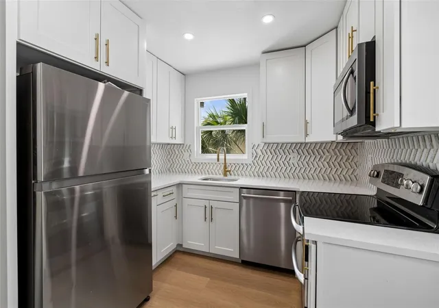 Photo 3 of Single family home for sale at 517 Hampton Ave Ne, Saint Petersburg, FL 33703 | MLS# TB8531460 | Listing updated on 2026-09-15