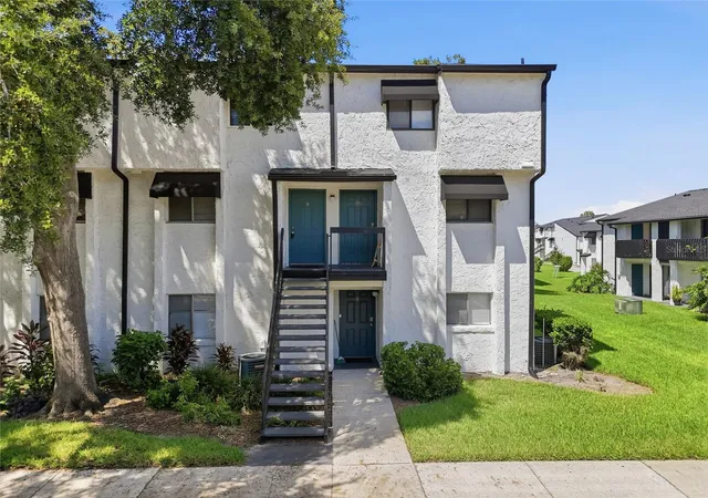Photo 3 of Condo for sale at 4263 S Semoran Blvd #9, Orlando, FL 32822 | MLS# O6427119 | Listing updated on 2026-09-15