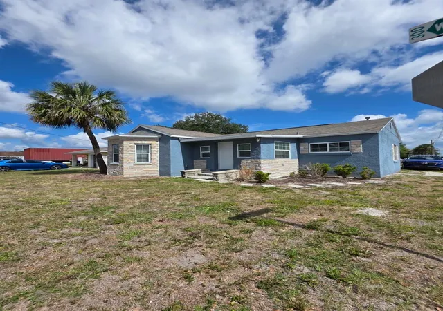 Photo 3 of Single family home for sale at 303 W 5th Street, Lakeland, FL 33805 | MLS# TB8531497 | Listing updated on 2026-09-15