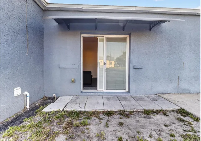 Photo 4 of Single family home for sale at 303 W 5th Street, Lakeland, FL 33805 | MLS# TB8531497 | Listing updated on 2026-09-15