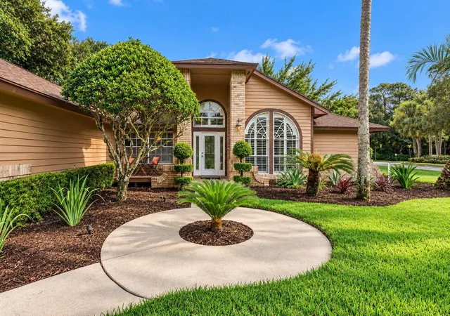 Photo 2 of Single family home for sale at 674 Vistawilla Dr, Winter Springs, FL 32708 | MLS# O6427165 | Listing updated on 2026-09-22