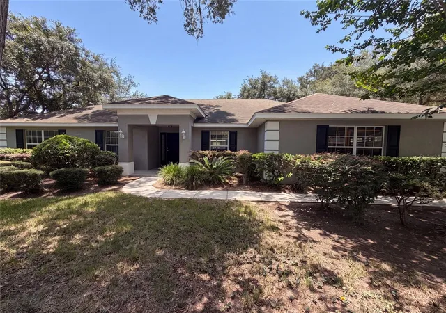 Photo 1 of Sale Pending at 306 Garden Oak Ct, Apopka, FL 32703 | MLS# O6427194 | Listing updated on 2026-10-06