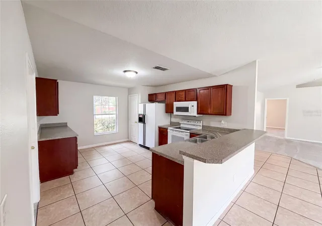 Photo 2 of Sale Pending at 306 Garden Oak Ct, Apopka, FL 32703 | MLS# O6427194 | Listing updated on 2026-10-06
