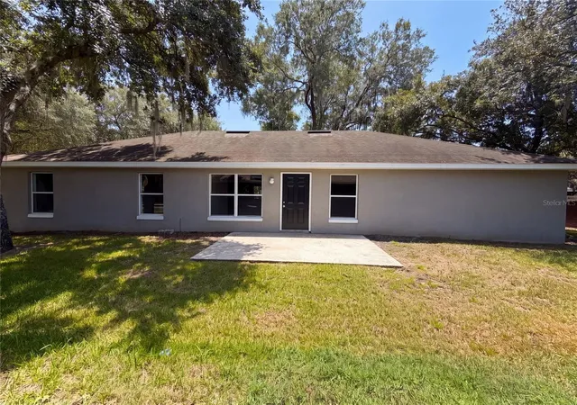 Photo 4 of Sale Pending at 306 Garden Oak Ct, Apopka, FL 32703 | MLS# O6427194 | Listing updated on 2026-10-06