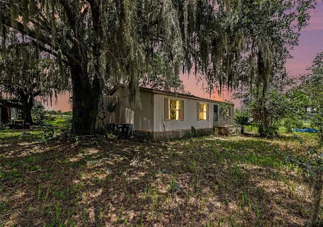 Photo 4 of Manufactured home for sale at 10239 Lyons Ave, Lithia, FL 33547 | MLS# TB8531598 | Listing updated on 2026-10-04