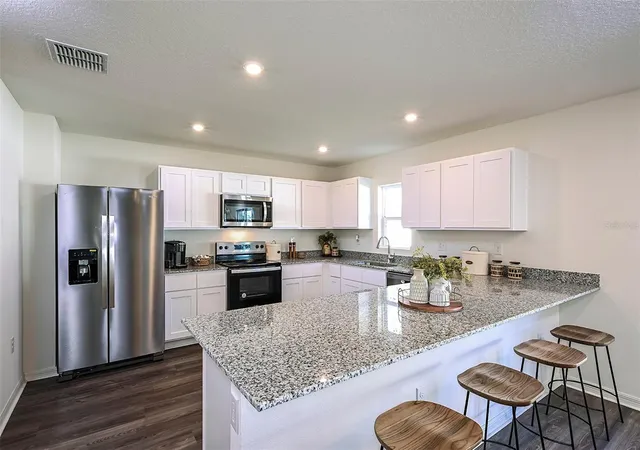 Photo 4 of Single family home for sale at 704 Oak Hammock Way, Avon Park, FL 33825 | MLS# C7528701 | Listing updated on 2026-10-08