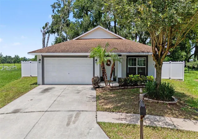 Photo 1 of Single family home for sale at 15373 Callista Ln, Dade City, FL 33523 | MLS# W7887926 | Listing updated on 2026-09-26