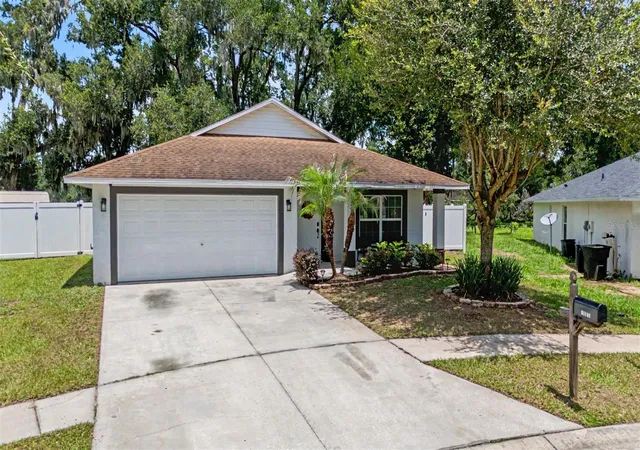 Photo 3 of Single family home for sale at 15373 Callista Ln, Dade City, FL 33523 | MLS# W7887926 | Listing updated on 2026-09-26