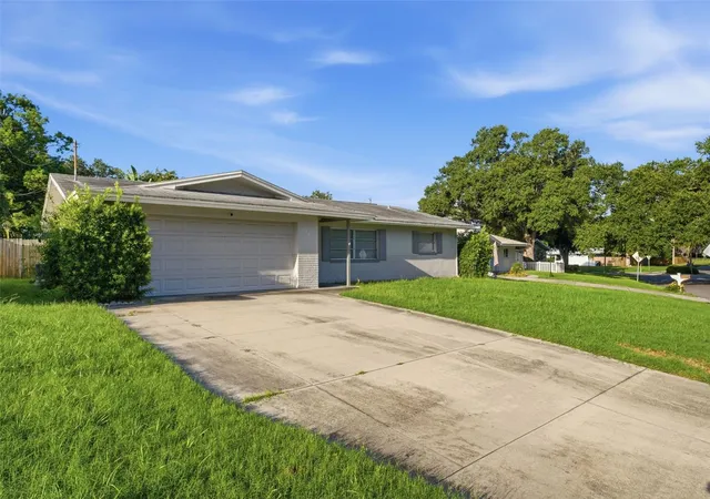 Photo 2 of Single family home for sale at 1387 Bellevue Blvd, Clearwater, FL 33756 | MLS# TB8532139 | Listing updated on 2026-09-08