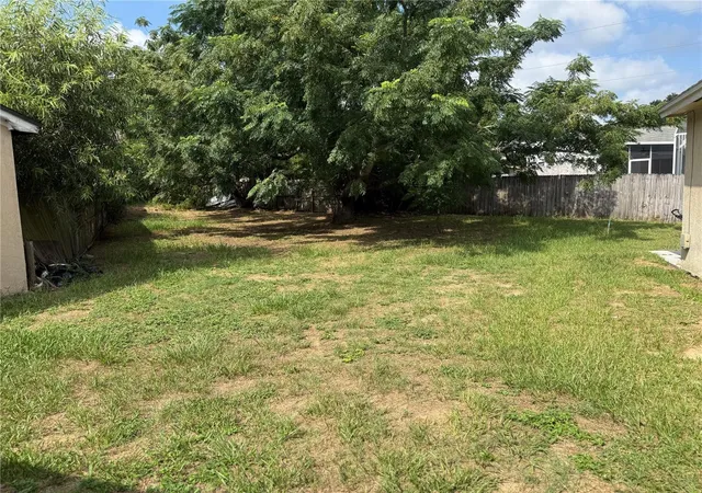 Photo 3 of Sale Pending at 7425 Villas Oak Ct, Orlando, FL 32835 | MLS# O6427706 | Listing updated on 2026-09-11