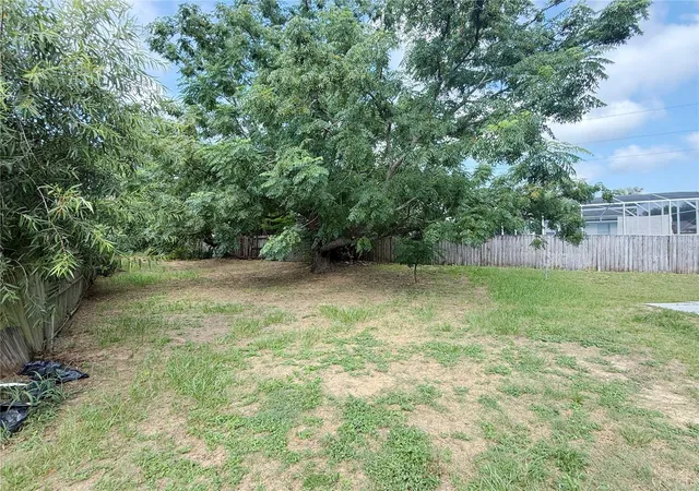 Photo 3 of Sale Pending at 7425 Villas Oak Ct, Orlando, FL 32835 | MLS# O6427706 | Listing updated on 2026-09-11
