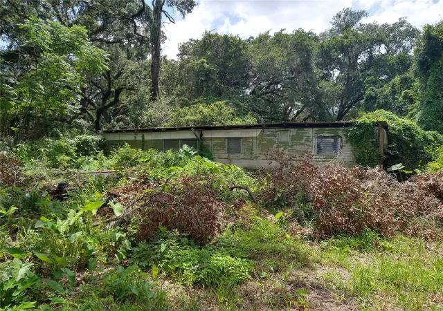 Photo 4 of Manufactured home for sale at 10616 Shady Dr, Hudson, FL 34669 | MLS# W7887937 | Listing updated on 2026-09-10