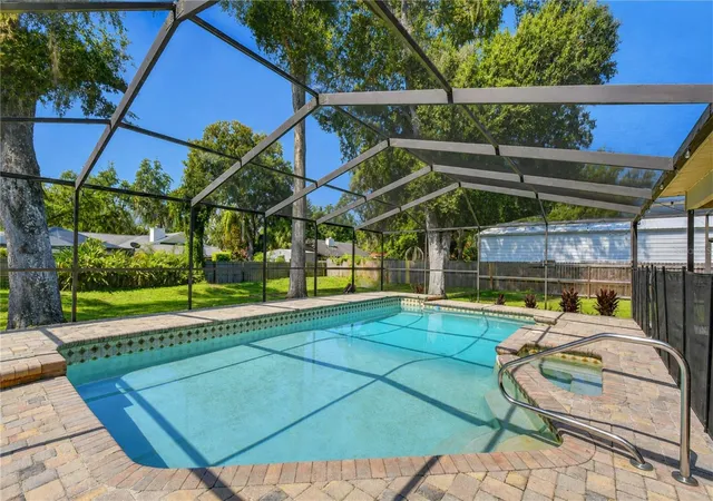 Photo 2 of Single family home for sale at 1101 Oakridge Manor Dr, Brandon, FL 33511 | MLS# TB8532229 | Listing updated on 2026-10-20