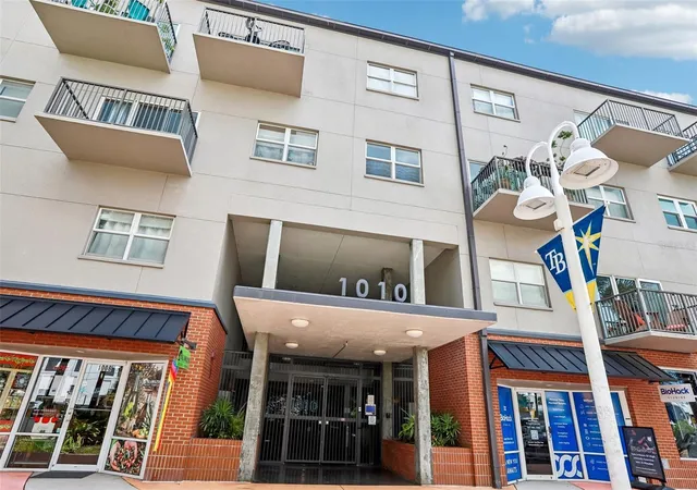 Listing Photo 1 - Condo for sale in building located at 1010 Central Ave, St. Petersburg, FL 33705 - Unit #413