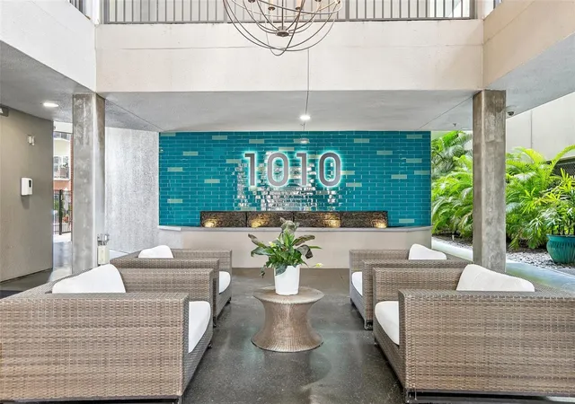 Listing Photo 3 - Condo for sale in building located at 1010 Central Ave, St. Petersburg, FL 33705 - Unit #413