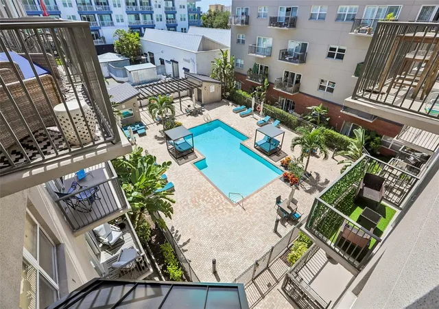 Listing Photo 4 - Condo for sale in building located at 1010 Central Ave, St. Petersburg, FL 33705 - Unit #413