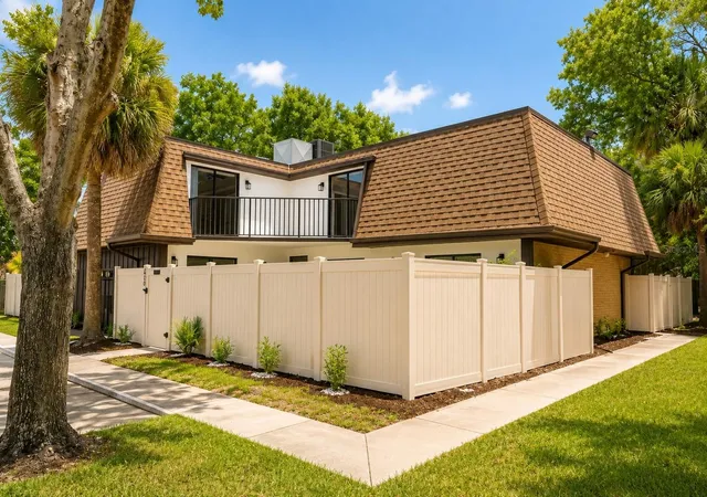 Photo 2 of Townhouse for sale at 4030 Shannon Brown Dr, Orlando, FL 32808 | MLS# O6427730 | Listing updated on 2026-10-19