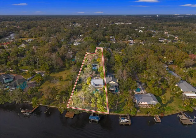 Photo 2 of Single family home for sale at 906 W Henry Ave, Tampa, FL 33604 | MLS# TB8532355 | Listing updated on 2026-09-27