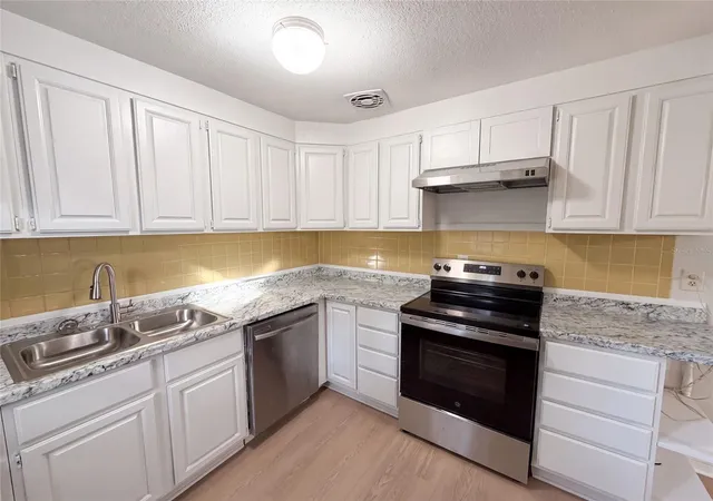 Photo 2 of Sale Pending at 1436 Alabama Ave, Daytona Beach, FL 32117 | MLS# O6427843 | Listing updated on 2026-10-15
