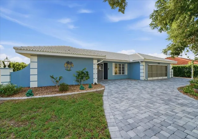 Photo 3 of Single family home for sale at 413 Signorelli Dr, Nokomis, FL 34275 | MLS# A4700990 | Listing updated on 2026-09-12