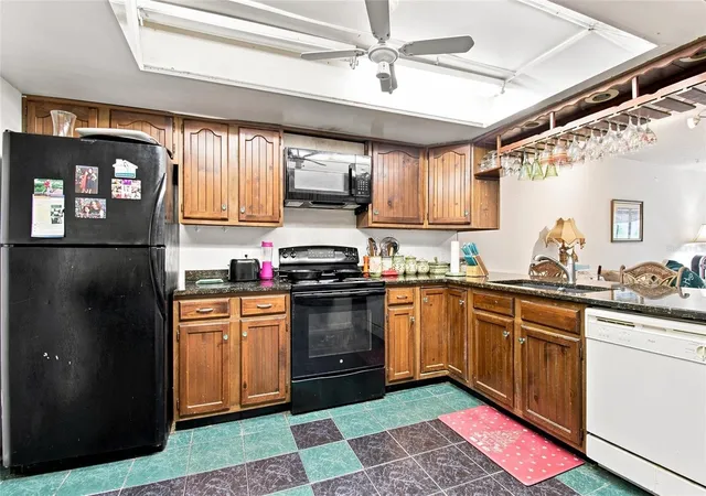 Listing Photo 5 - Condo for sale in building located at 7104 Kirsch Ct, New Port Richey, FL 34653 - Unit #3