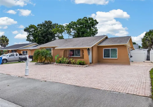 Photo 2 of Single family home for sale at 6711 Glen Forest Ct, Tampa, FL 33615 | MLS# TB8532701 | Listing updated on 2026-09-26
