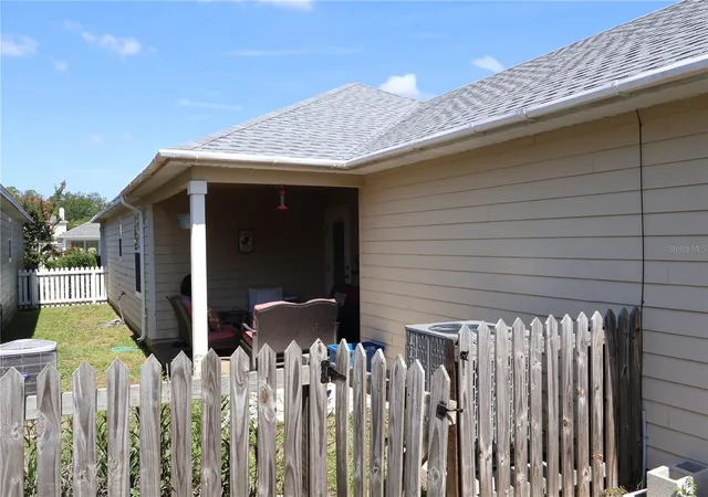 Photo 3 of Single family home for sale at 3803 Nw 26th Street, Gainesville, FL 32605 | MLS# W7887995 | Listing updated on 2026-10-13