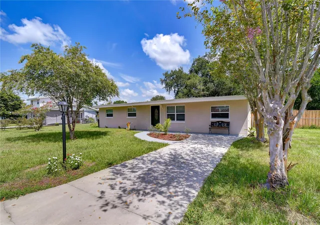 Photo 2 of Sale Pending at 3423 Palm Rd, Lakeland, FL 33810 | MLS# TB8532947 | Listing updated on 2026-10-03