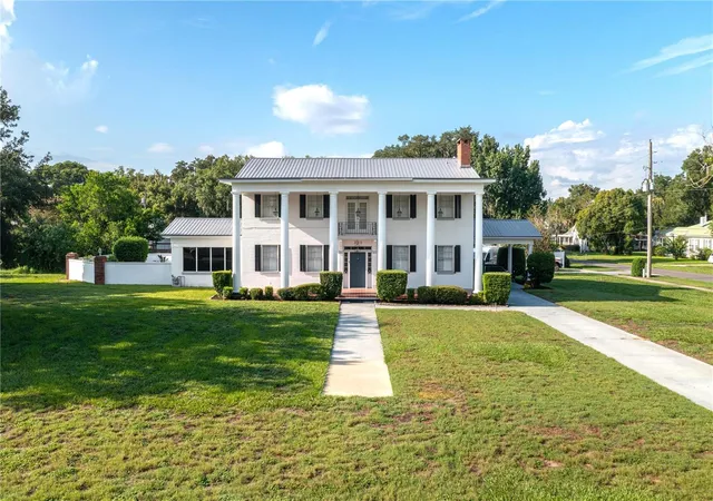 Single family home for sale at 300 3rd Street NE, FORT MEADE, FL 33841 | MLS# L4963823