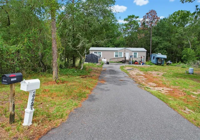 Photo 4 of Manufactured home for sale at 17721 Drayton St, Spring Hill, FL 34610 | MLS# W7888015 | Listing updated on 2026-09-14
