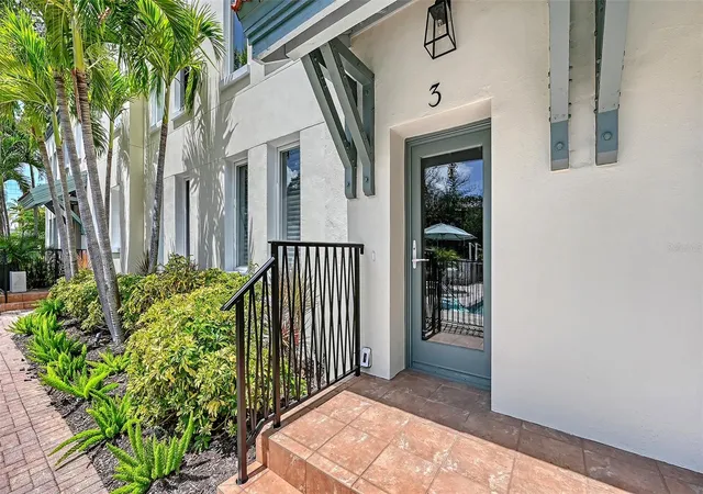 Photo 2 of Townhouse for sale at 1685 Laurel St #3, Sarasota, FL 34236 | MLS# A4701215 | Listing updated on 2026-09-11
