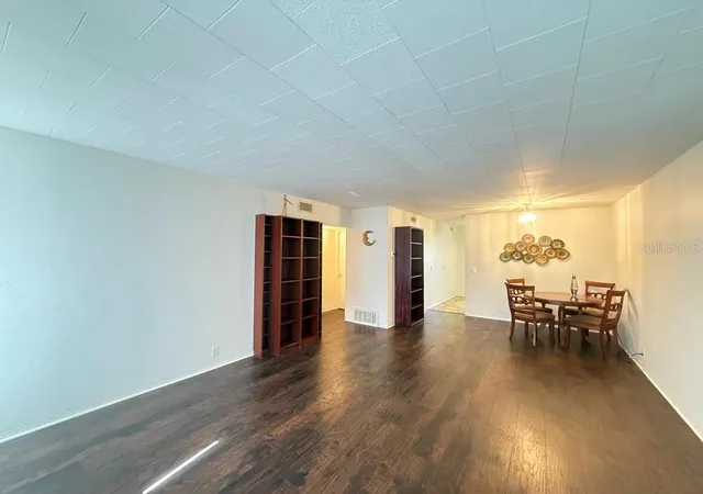 Listing Photo 5 - Condo for sale in building located at 4032 57Th St N, Kenneth City, FL 33709 - Unit #264