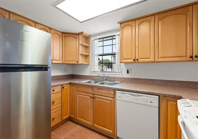 Photo 4 of Condo for sale at 1000 S Semoran Blvd #302, Winter Park, FL 32792 | MLS# O6428713 | Listing updated on 2026-09-26